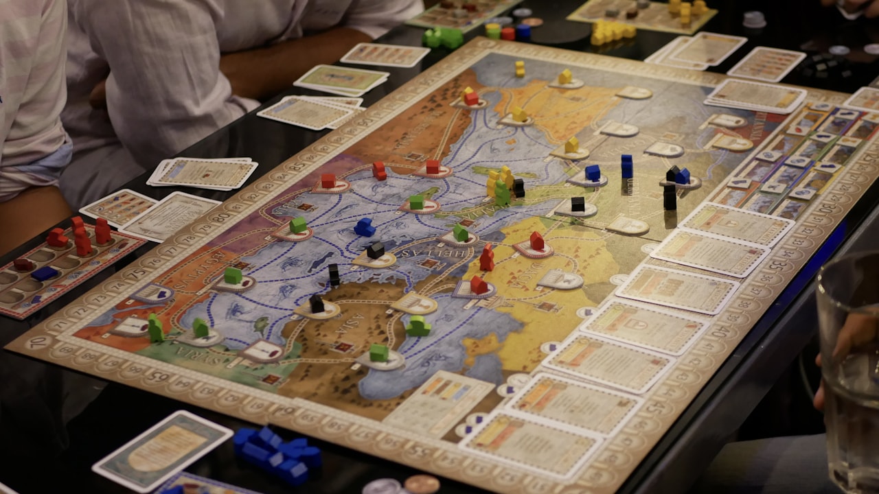 SEO guide: Friends Room, online job balance & gaming